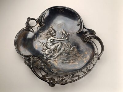 Secesní tác - ženská figura